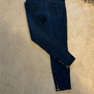 Women’s Levi Jeans